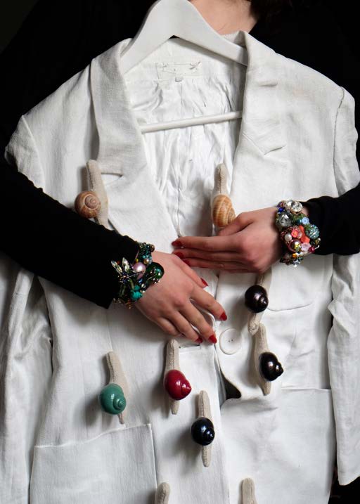 Libellule, 2023, Cristaux Swarovski, objets trouvés, jouets