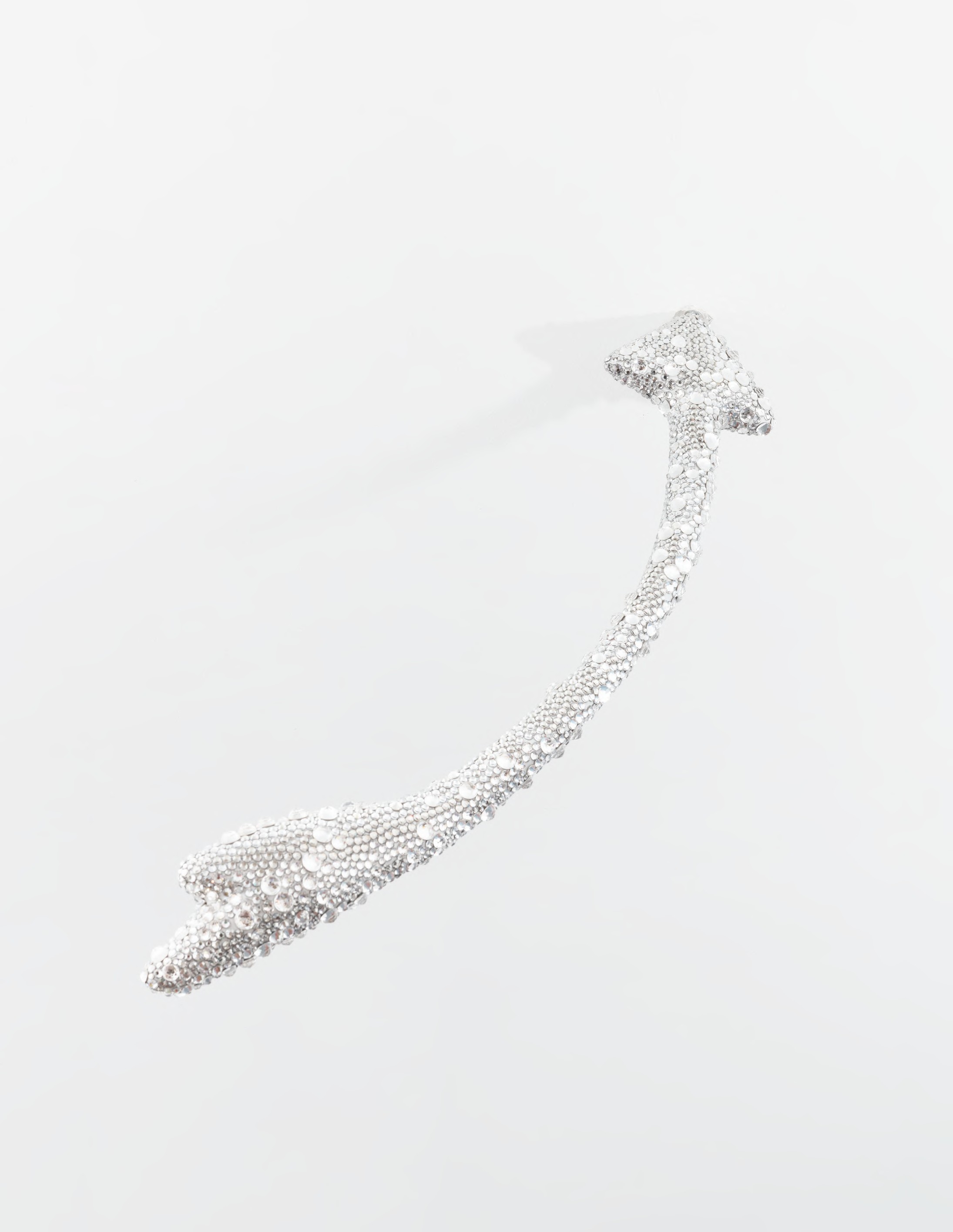 Monter en flèche, 2022, Fibre de verre et cristaux Swarovski